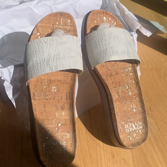 NWT DONALD PLINER Fiji  Metallic Zebra white Wedge Thong  Sz 8.5 - Picture 10 of 11